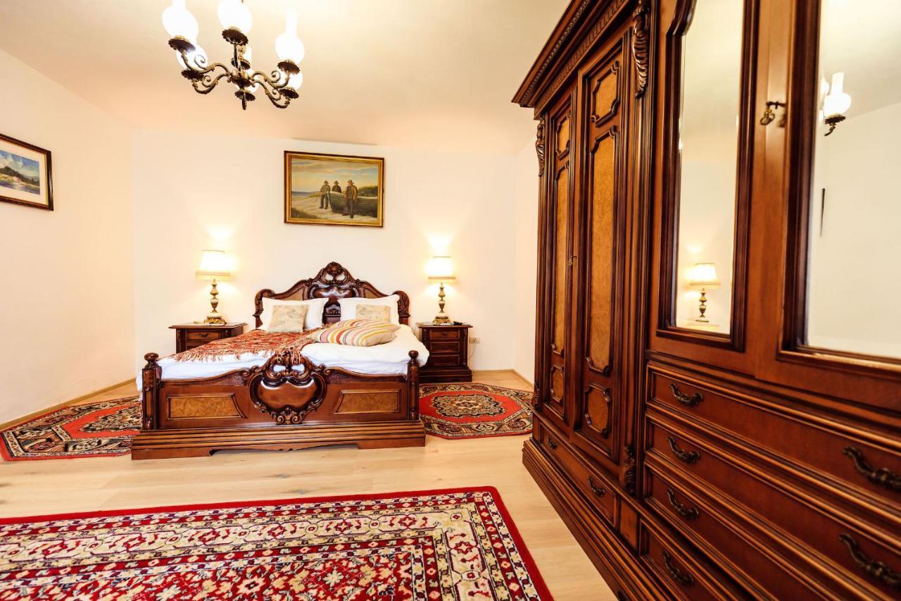 Pensiunea Iris Turcineşti Esterno foto