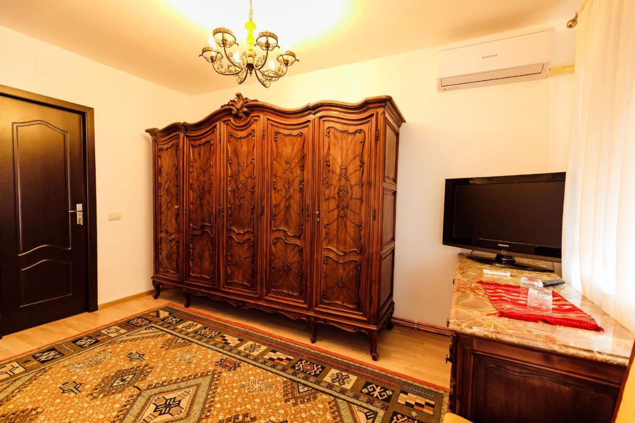 Pensiunea Iris Turcineşti Esterno foto