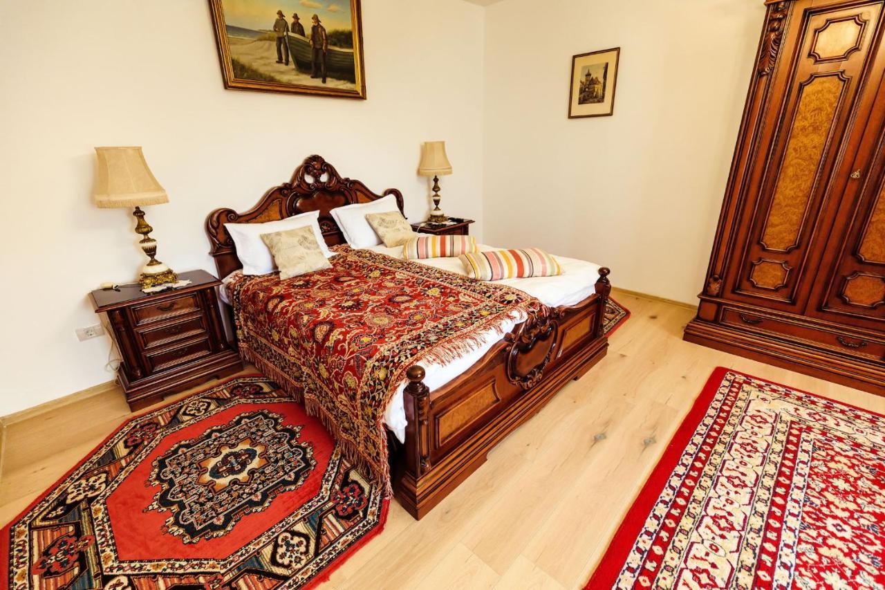 Pensiunea Iris Turcineşti Esterno foto