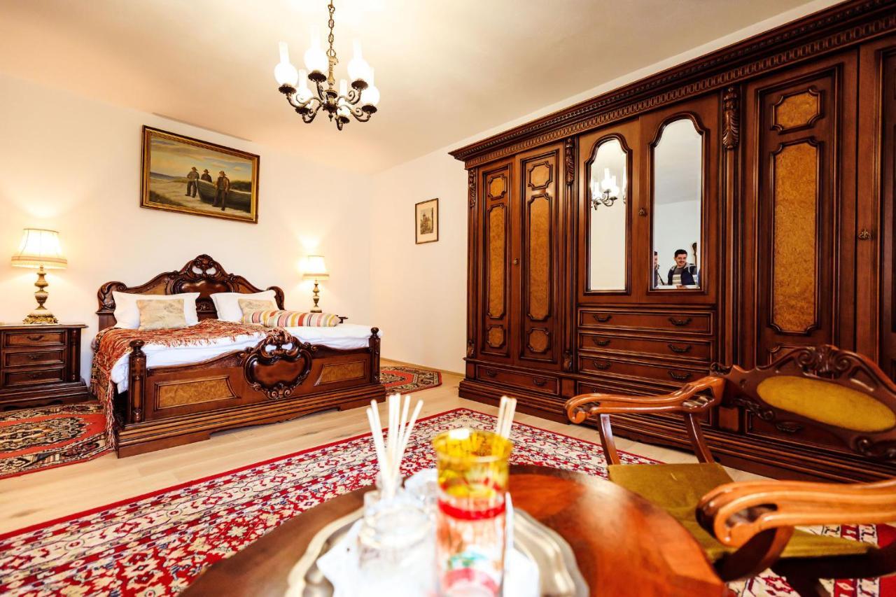 Pensiunea Iris Turcineşti Esterno foto