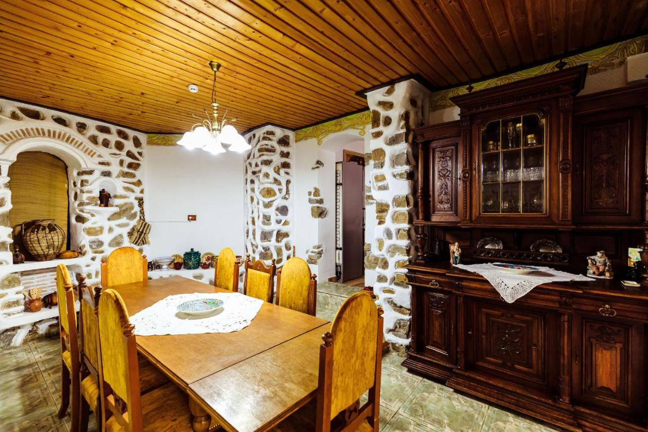 Pensiunea Iris Turcineşti Esterno foto