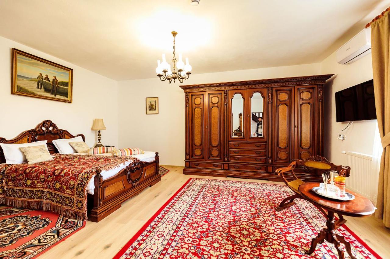 Pensiunea Iris Turcineşti Esterno foto