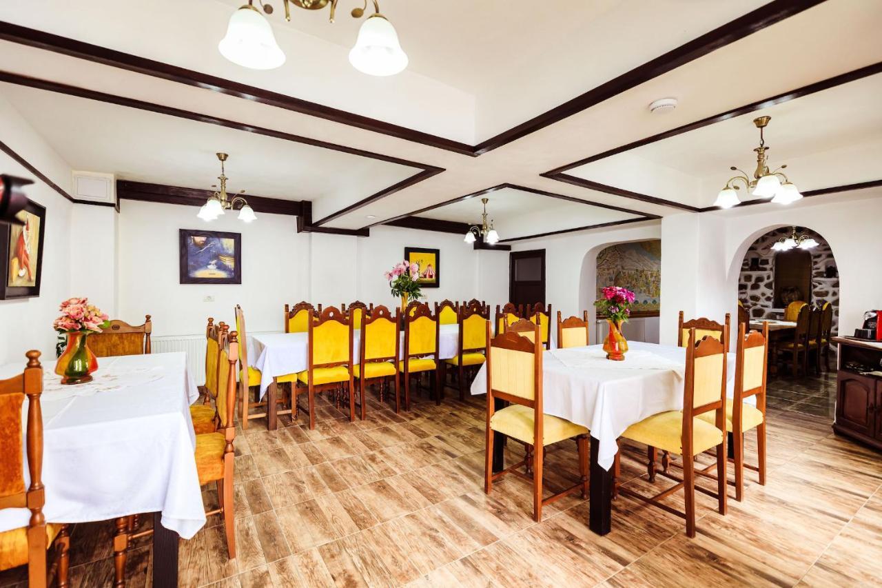 Pensiunea Iris Turcineşti Esterno foto